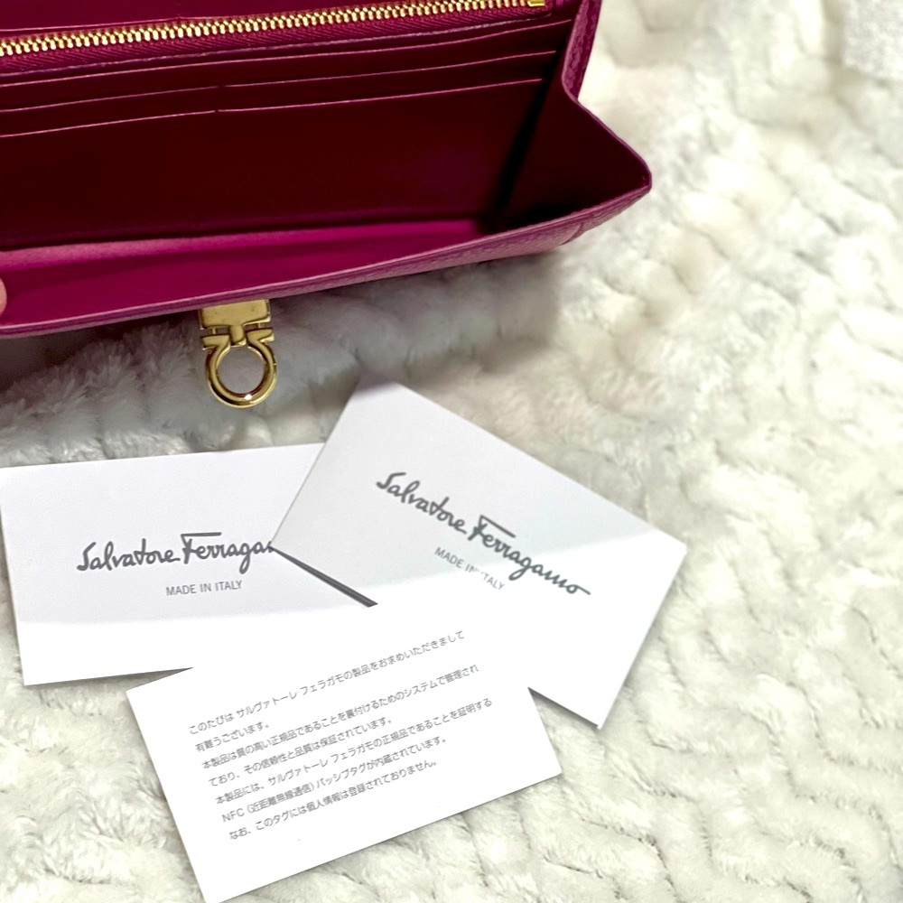 Salvatore Ferragamo long Bi-fold Wallet - Picture 10 of 16